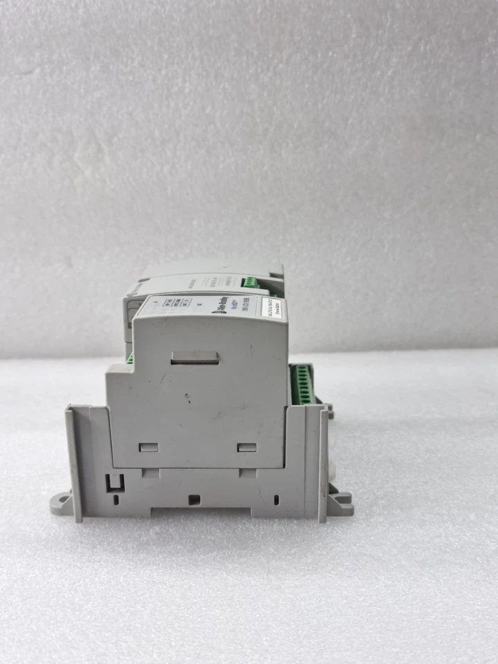 ALLEN BRADLEY MICRO820 2080-LC20-20QBB ETHERNET IP WITH 2080-SERIALISOL MODULE